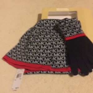 Michael kors set. Scarf hat and gloves